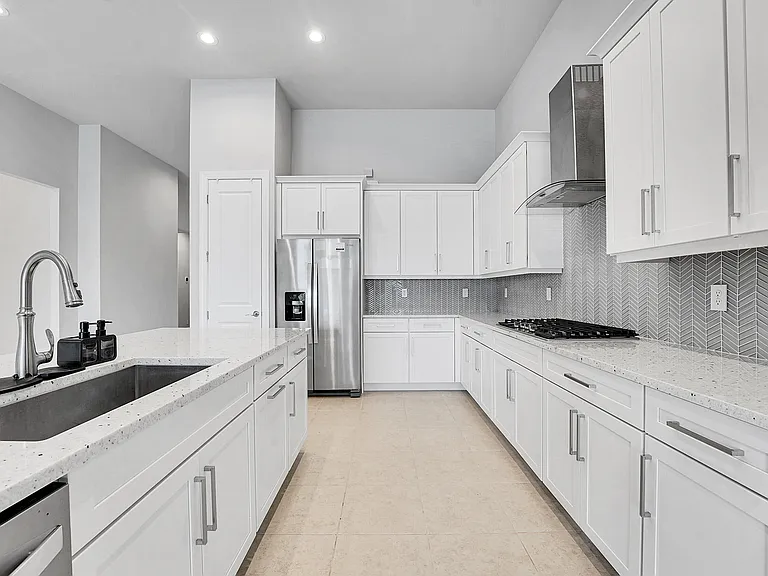 12582 Nautilus Cir — Photo 8