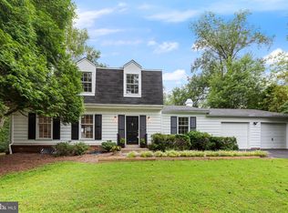 1802 Cranberry Ln, Reston, VA 20191