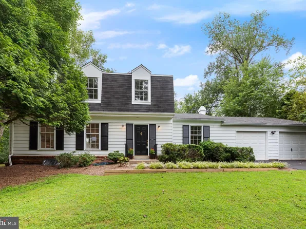 1802 Cranberry Ln, Reston, VA 20191