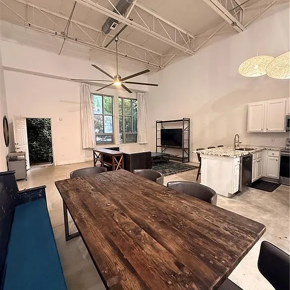 807 Field St SE — Photo 2