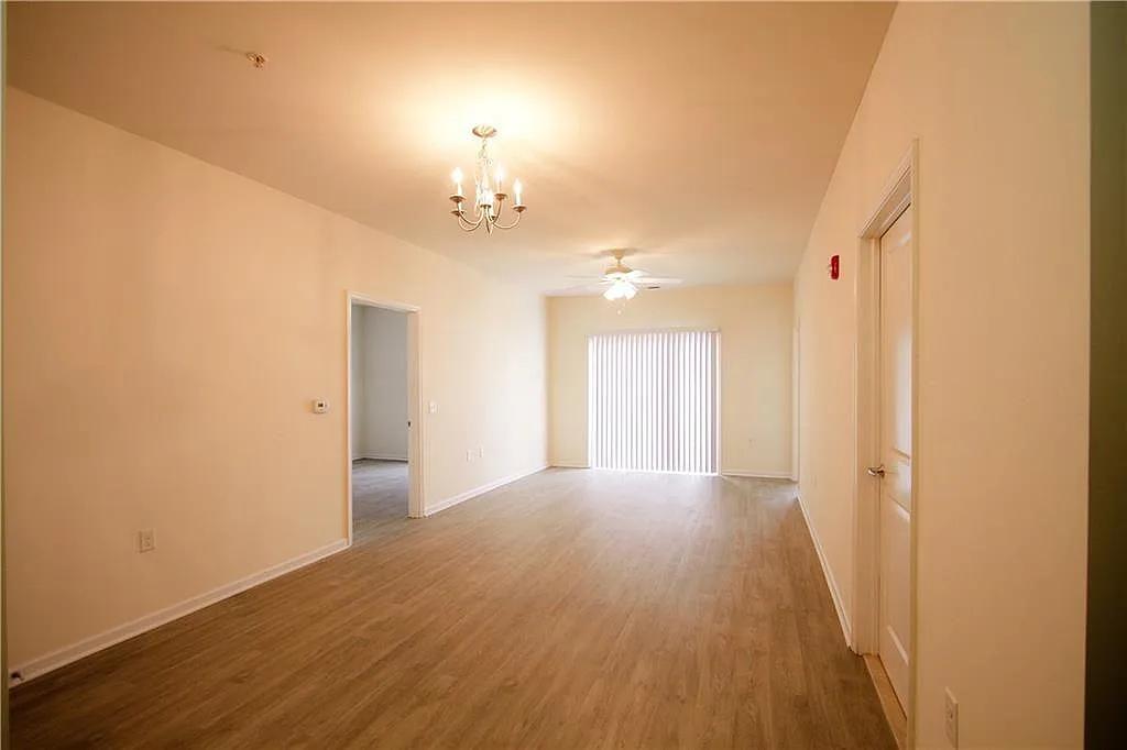 2 bed, 1070 sqft, $2,800 — Photo 3
