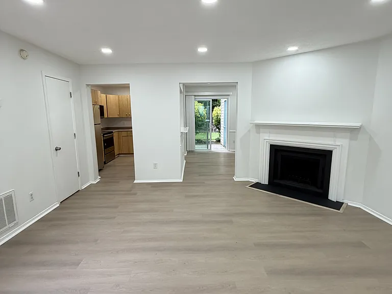 2805 Queen Anne Ct — Photo 7