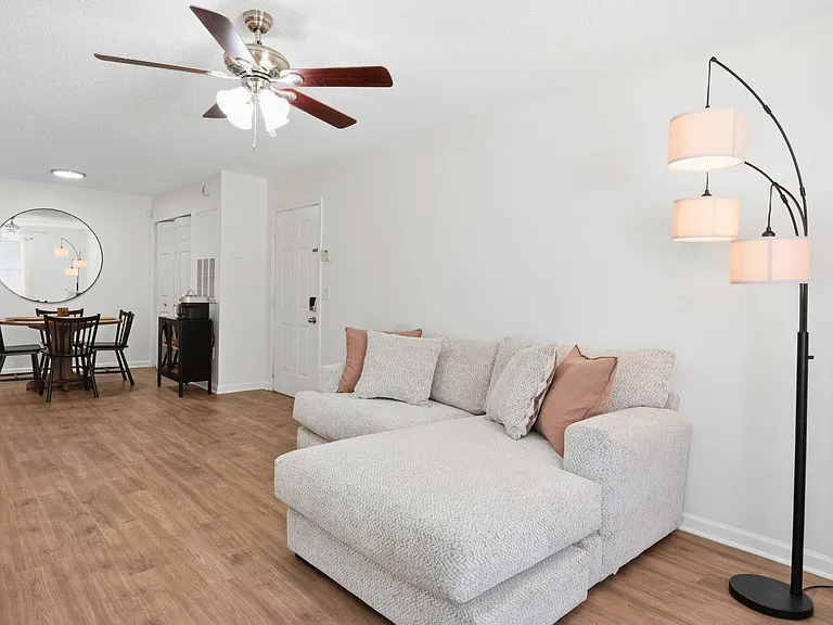 Britt Lake Apartments — Photo 26