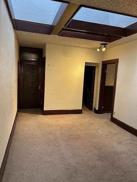 Building Photo - 119 1/2 N Broadway #3