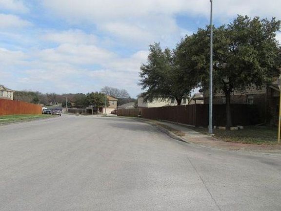 Exterior Neighborhood (street photo)