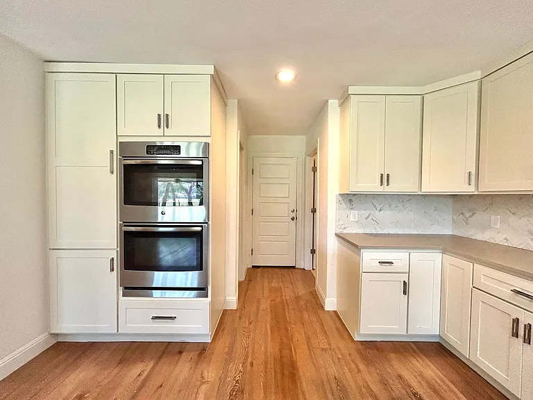 9108 Balcones Club Dr — Photo 13