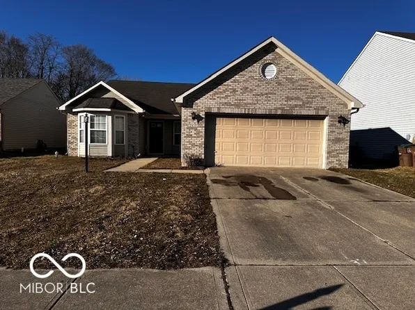 2410 Lakecrest Dr, Columbus, IN 47201