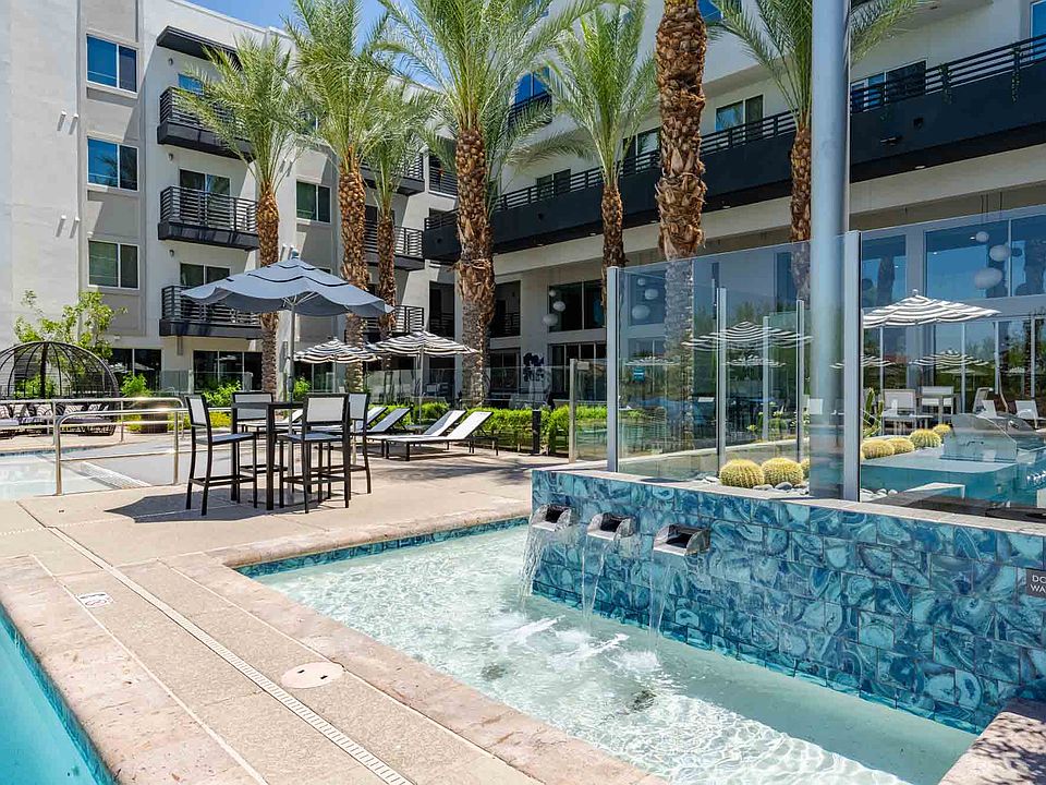 Slate, Scottsdale, AZ, Heated Resort-Style Pool