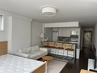 Rented by R New York