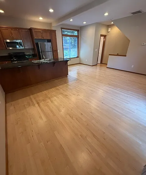 4 SW Boundary St #3 — Photo 9