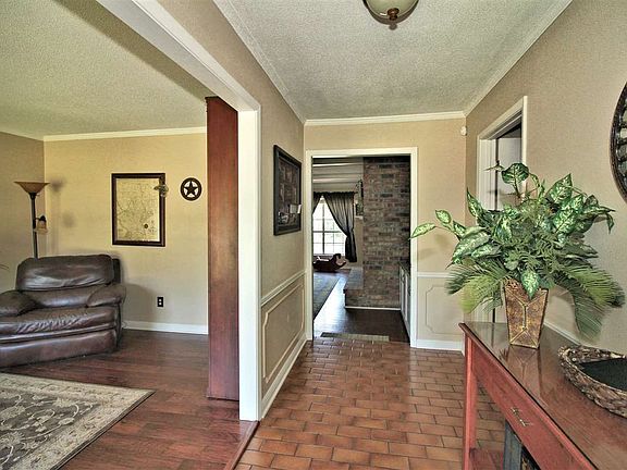 5th image of 7850 Weaver Dr