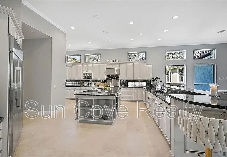 854 Macewen Dr — Photo 9