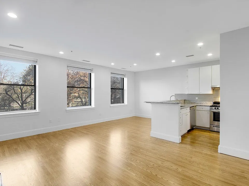 140 Boylston St #11