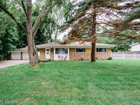 52471 Ihla St, Shelby Township, MI 48316
