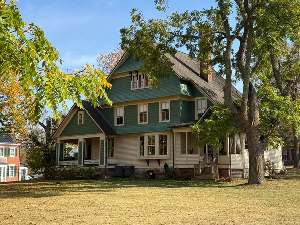 22 Knobs Rd, Union, WV 24983