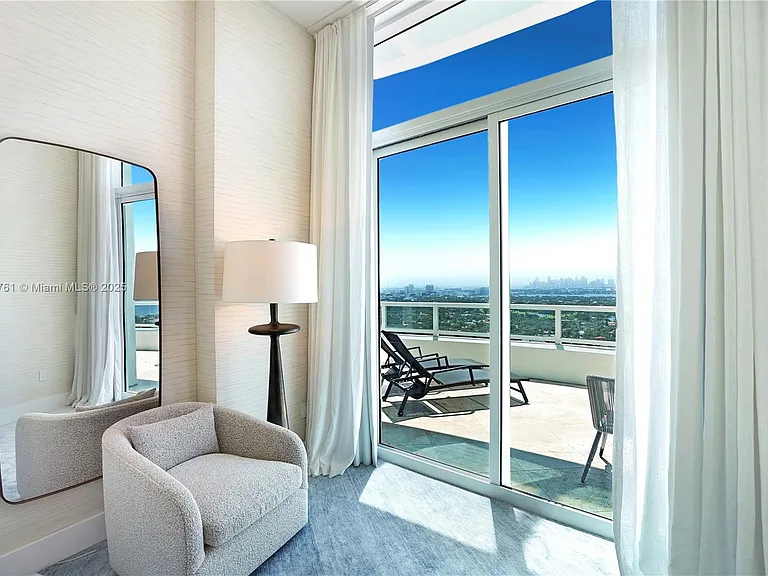 4401 Collins Ave #PH SOUTH — Photo 50