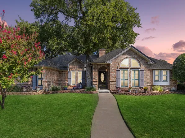 512 Highland Park Dr, Hurst, TX 76054