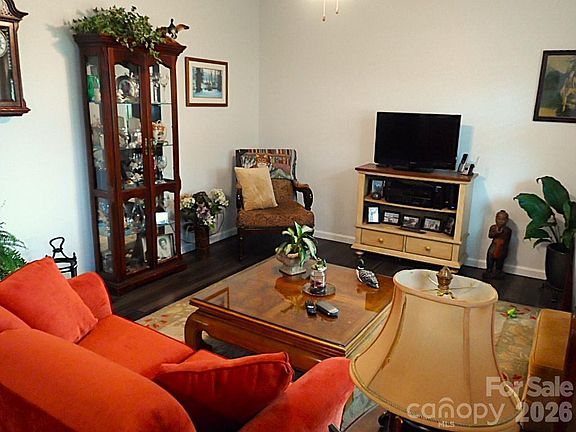 5th image of 244 Holly St