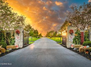 7019 Red Hawk Dr #9 & 10, Findlay, OH 45840