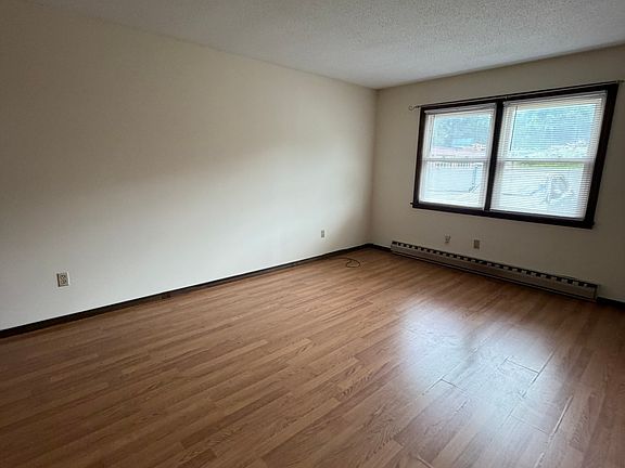 3rd image of 90 Burton St APT 3