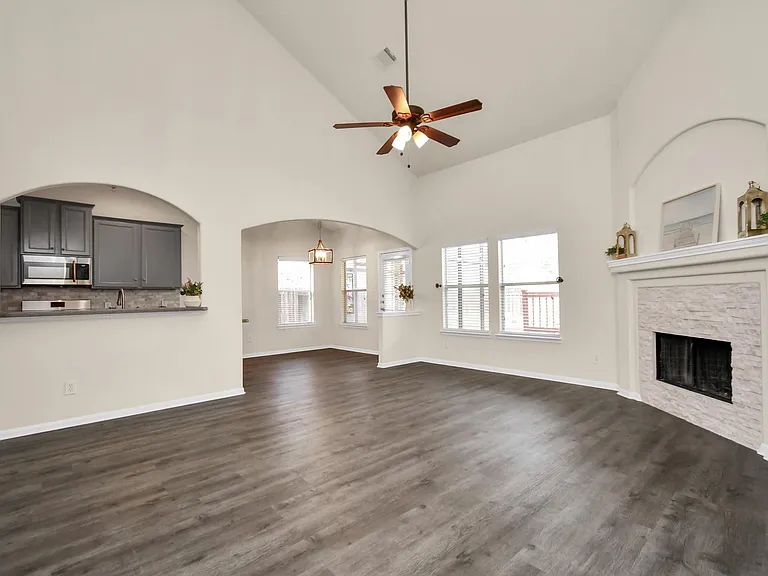 2626 Orchard Creek Ln — Photo 6