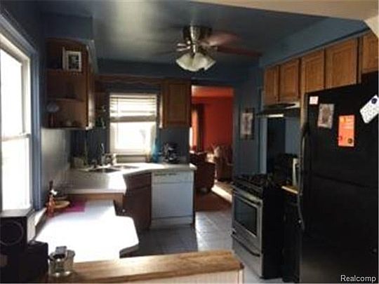 4th image of 6035 Helen St