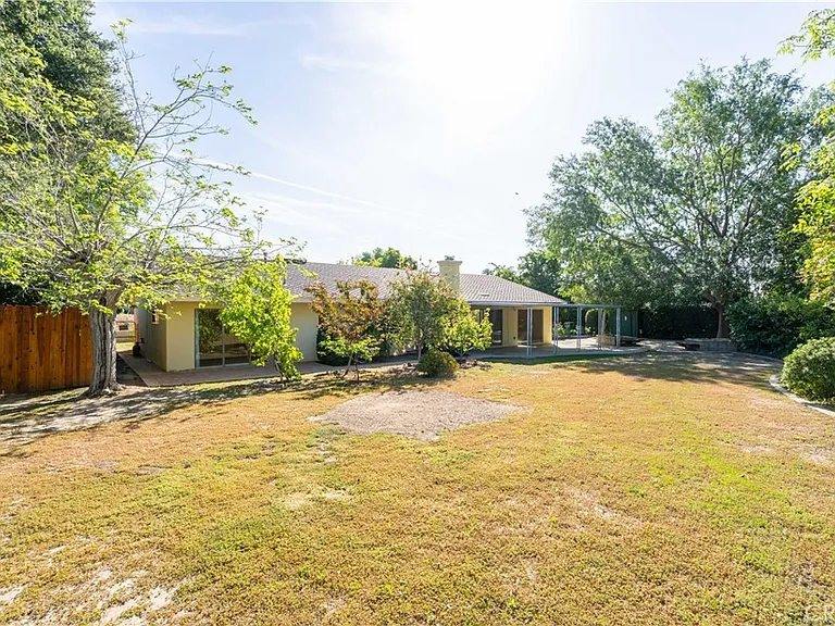 11761 Encino Ave — Photo 31