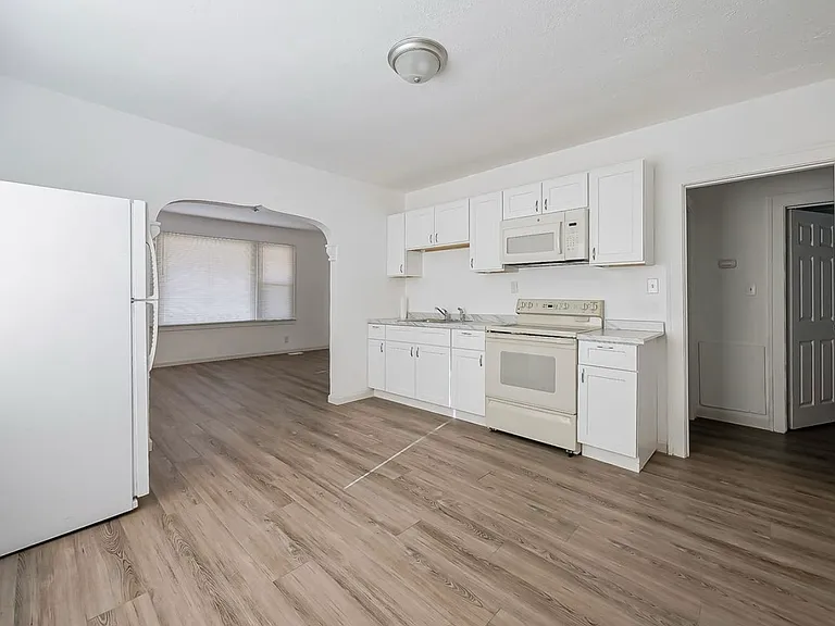 19410 Cliff St #1 — Photo 6