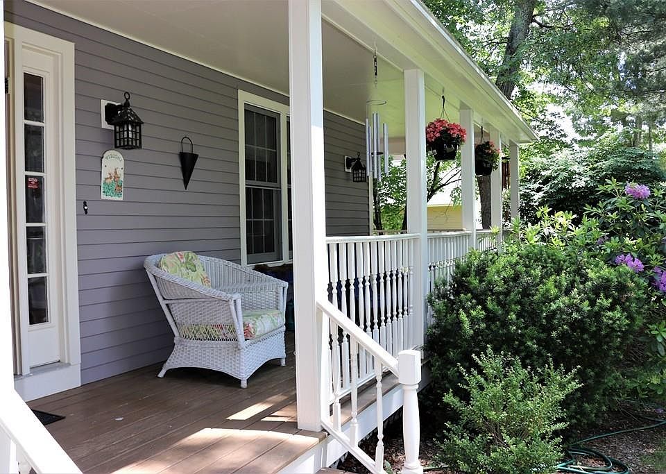 1st image of 61 Hunt Dr