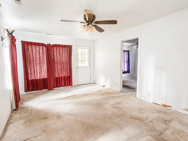 304 W Fort Scott St — Photo 5