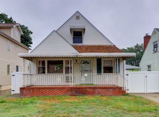 8137 263rd St, Glen Oaks, NY 11004