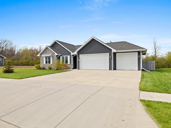 1138 W Thorn Creek Dr, Hilbert, WI 54129