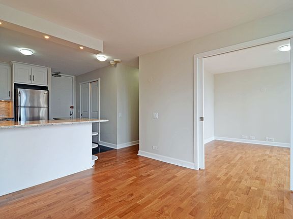 5th image of 405 N Wabash Ave Unit 2512