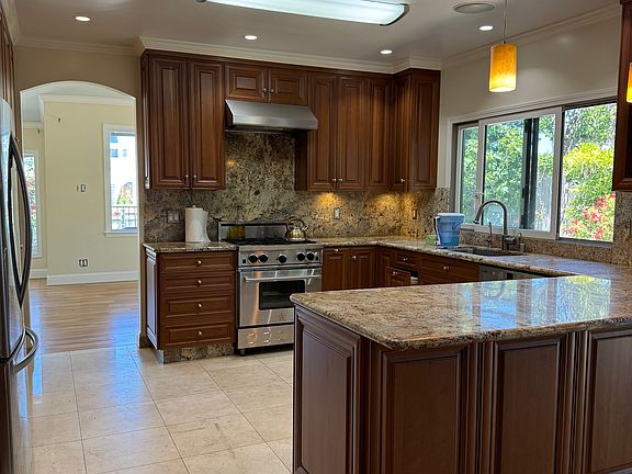 2nd image of 990 De Soto Ln