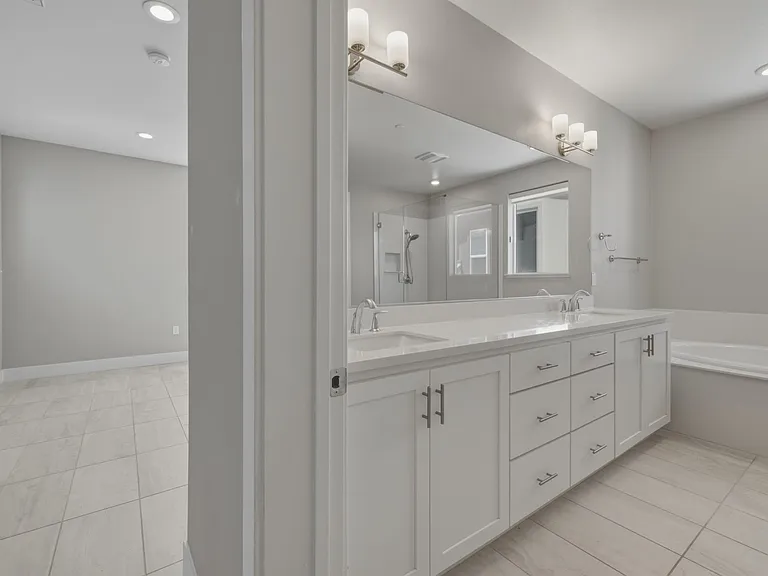 1230 Mateo Miller Cir — Photo 33