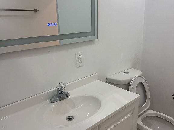 2nd image of 1922 Vista Del Mar St APT 4