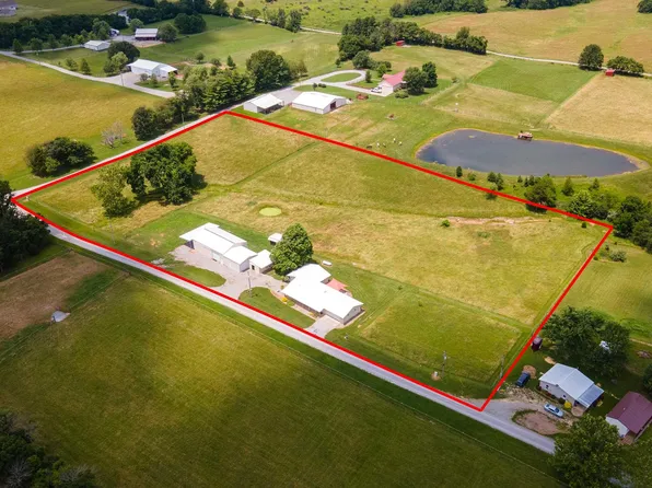 29 Bridle Ln, Stonefort, IL 62987