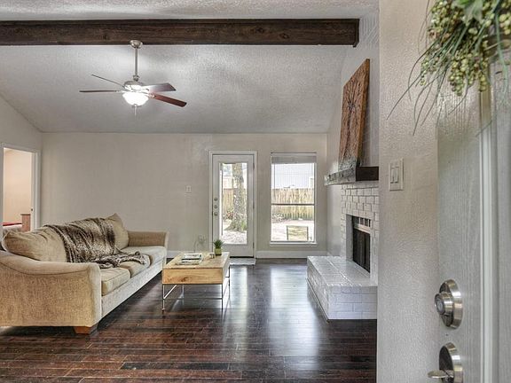 3rd image of 107 N Woodstock Cir