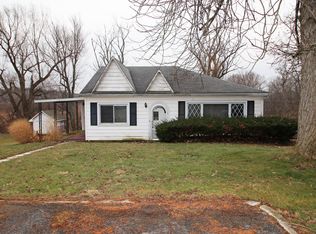 511 Engels Pl, Spring Grove, IL 60081