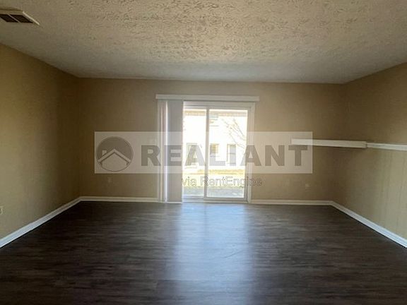3rd image of 1646 Foxhaven Dr #1
