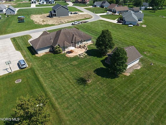 3rd image of 619 Cardinal Ln