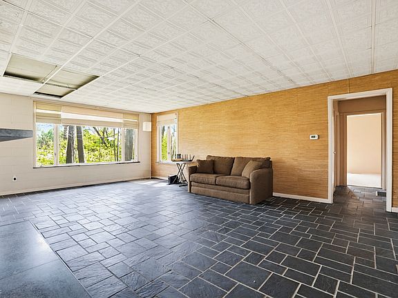 5th image of 8275 Red Bud Ln