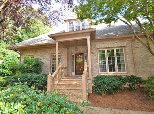 10 Lands End Dr, Greensboro, NC 27408