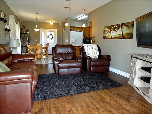 4th image of 2631 Delrose Dr E
