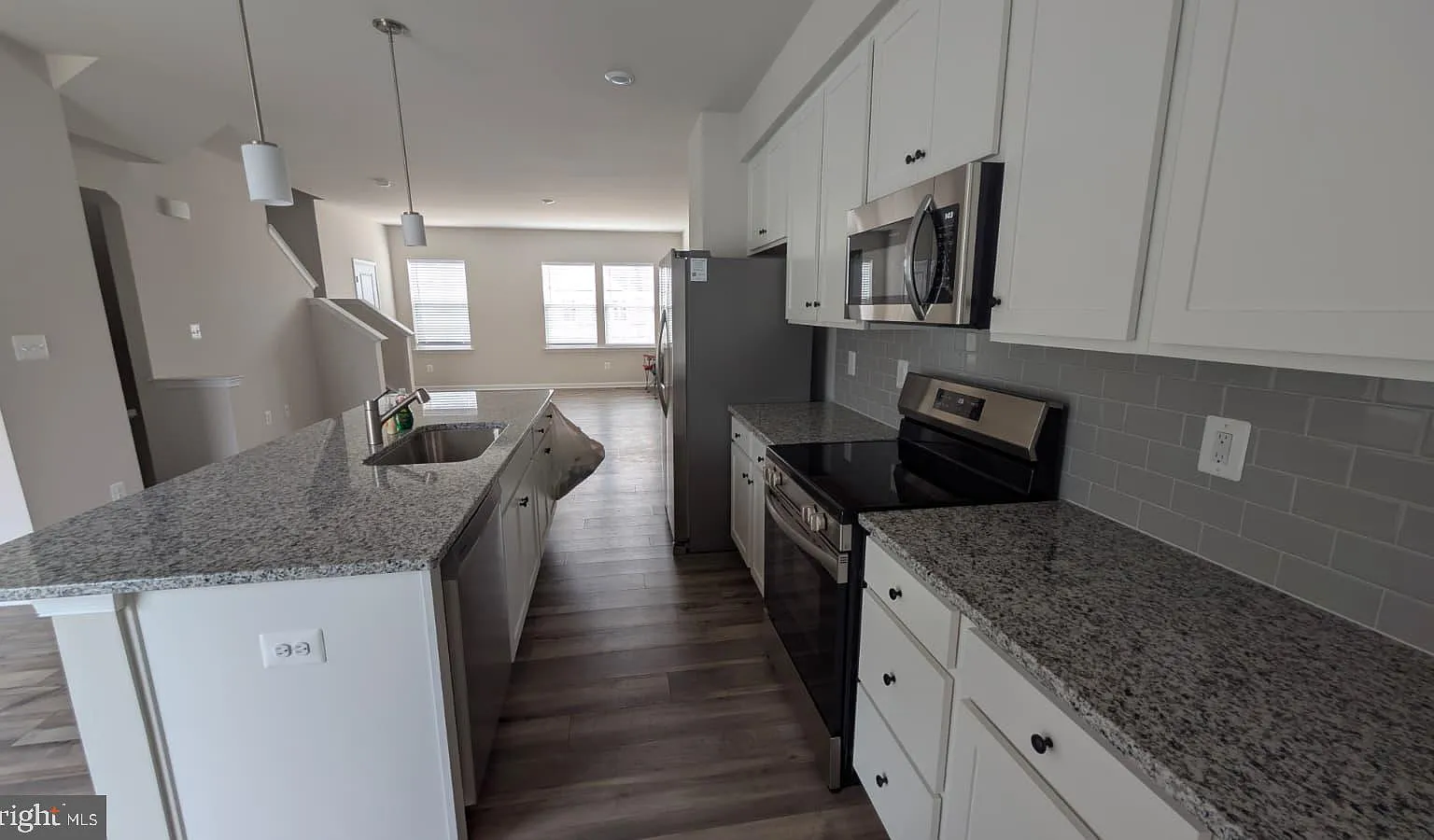 3 bed, 4.0 bath, 1723 sqft, $2,150 — Photo 3