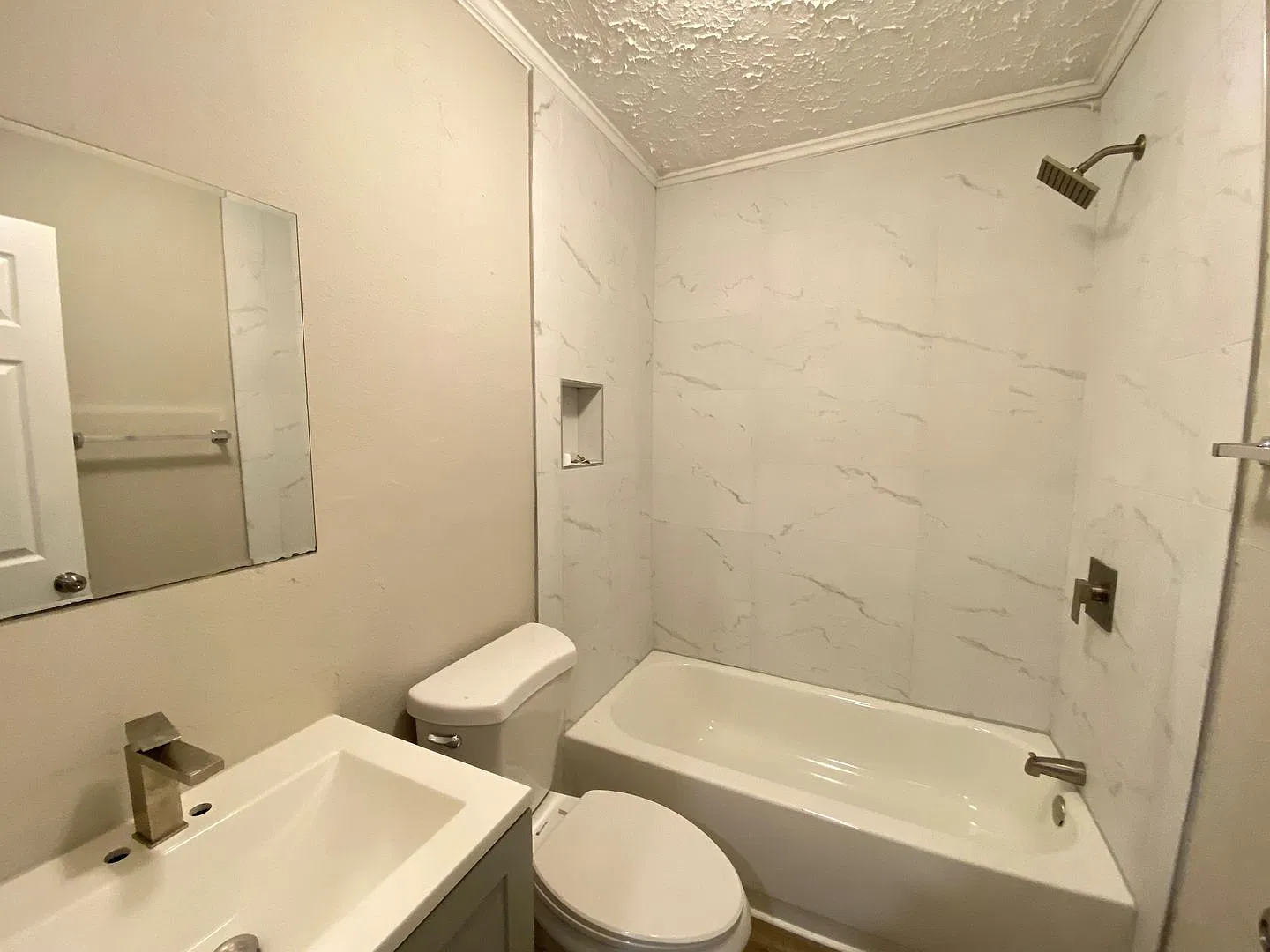 Renovated 2 Bedroom First Floor Apartment- Minutes Away From Downtown Lawrenceville! — Photo 4