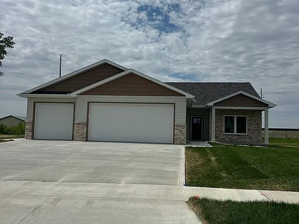 515 Zach Rd, Sergeant Bluff, IA 51054