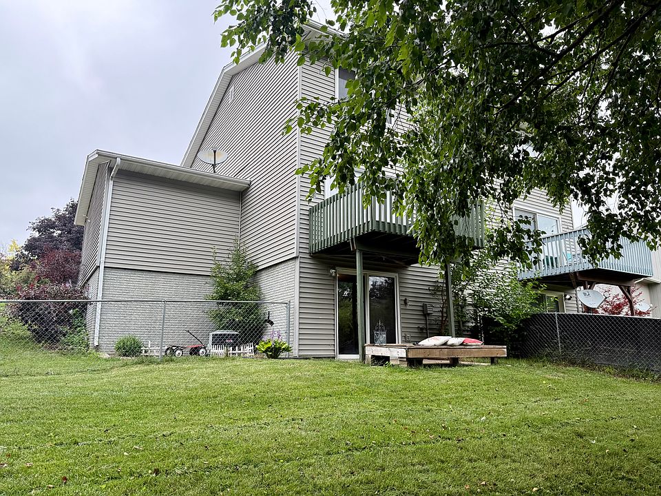 Fully fenced backyard with open green space_ideal for pets and kids.