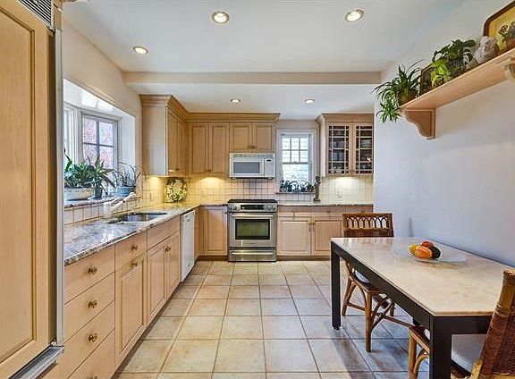 Sun-filled St. Charles eat-in kitchen with granite countertops and high-end appliances!