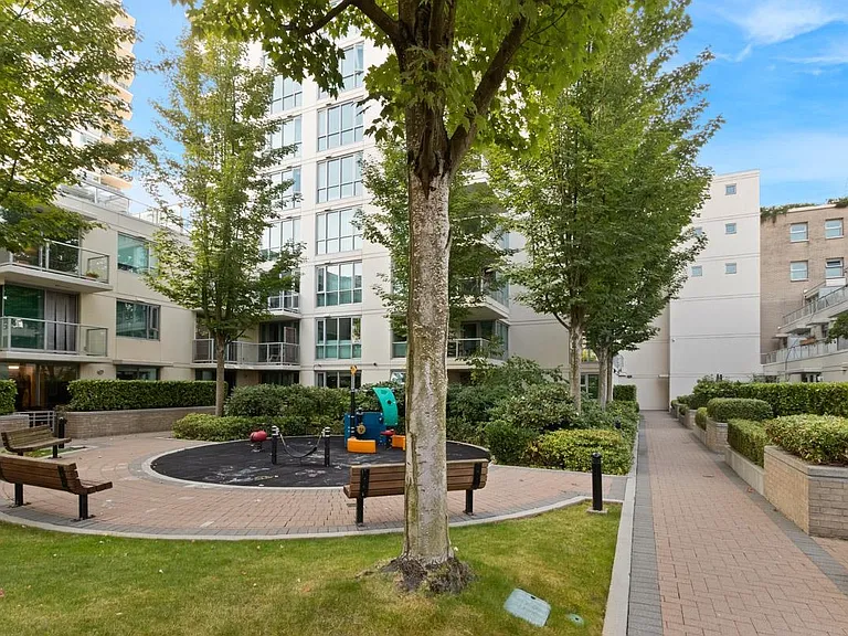 125 Milross Ave #704 — Photo 30